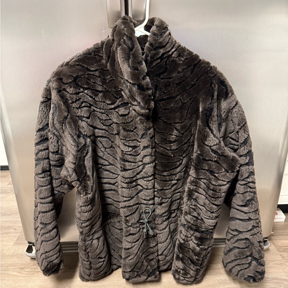 Outter out door faux fur coat. Sz. Med